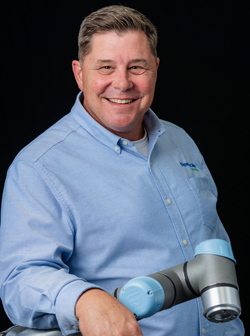 Wisotzke-Scott-with-Robot-250px-webres Scott Wisotzke portrait with a Universal Robots cobot