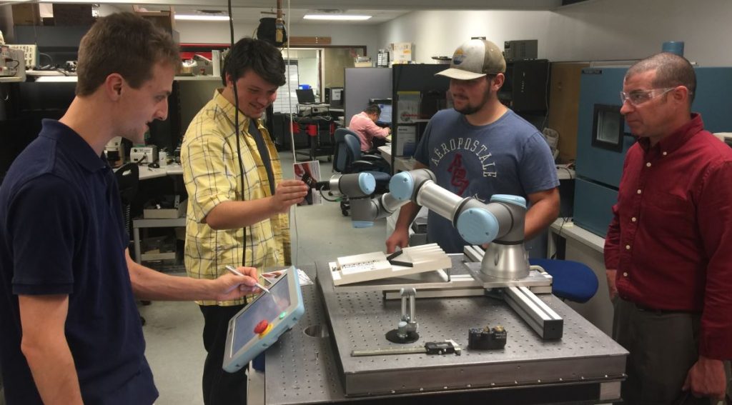 FLCC students learn about cobots at New Scale Robotics lab 