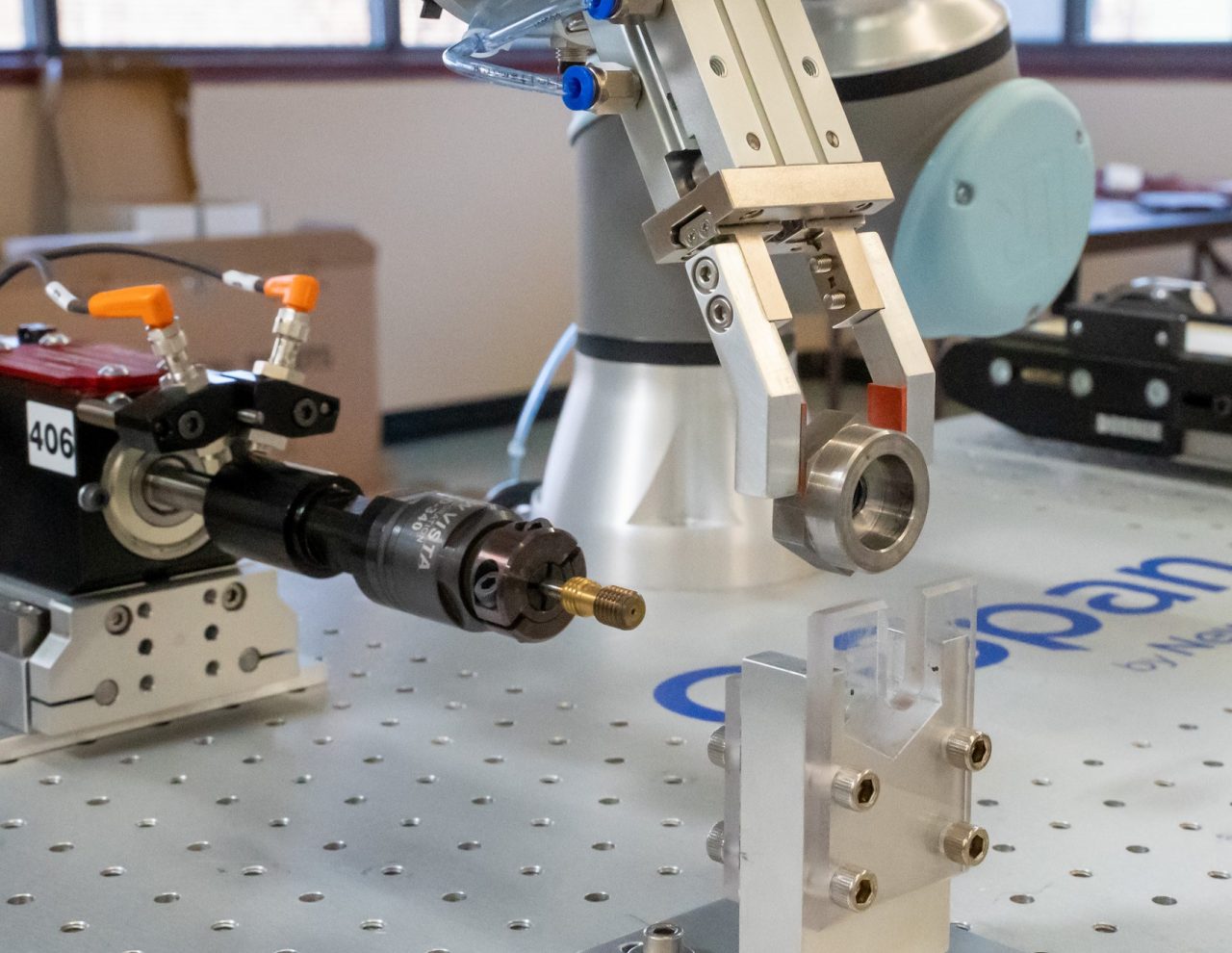 The Cobot Ecosystem for Automated Gauging New Scale Robotics